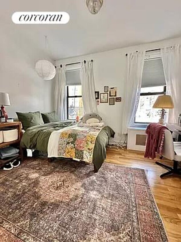 Foto principal - 318 E 78th St