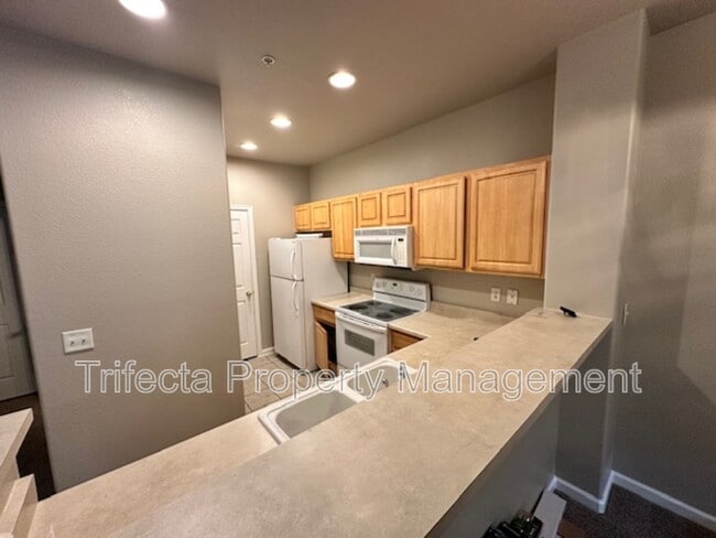 Building Photo - 2845 Willow Tree Ln
