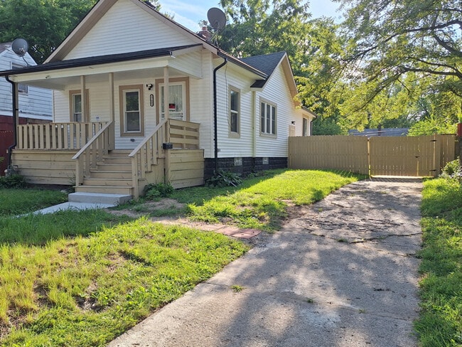 Building Photo - 17685 Fenton St