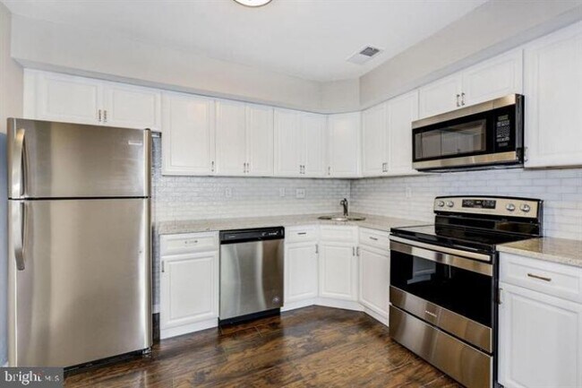 Building Photo - 304 Andrews Ln