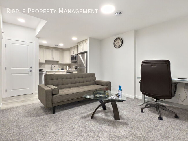 Photo du bâtiment - 50% OFF YOUR FIRST MONTHS RENT! AMAZING 2 ...