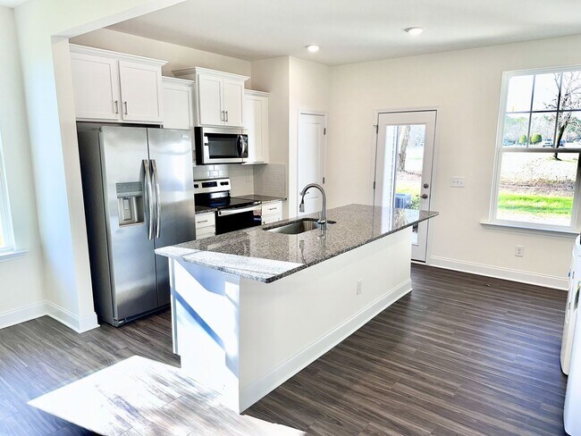 Building Photo - Brand New Construction 3 Bed 2.5 Bath End Unit Townhome In a Prime Location!!