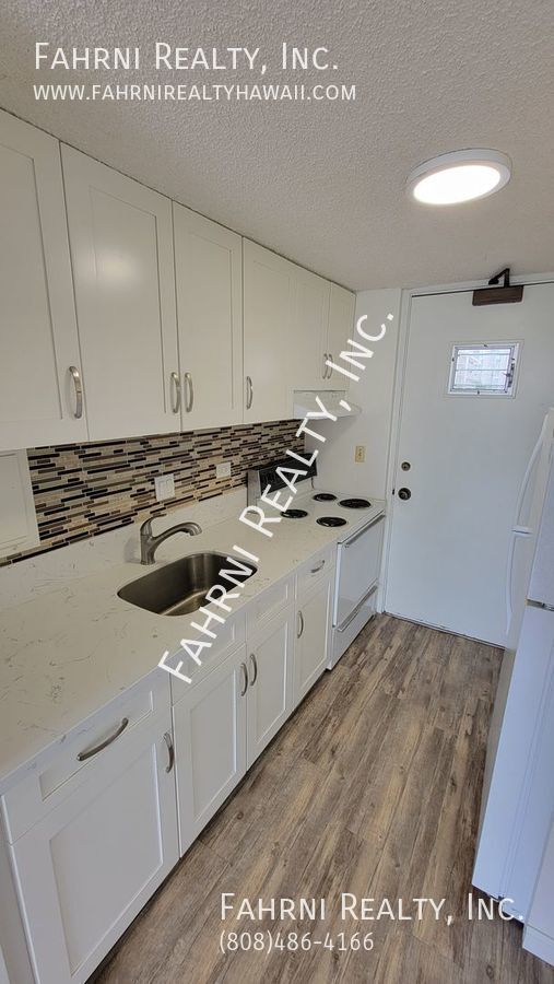 Building Photo - 1419 Dominis St