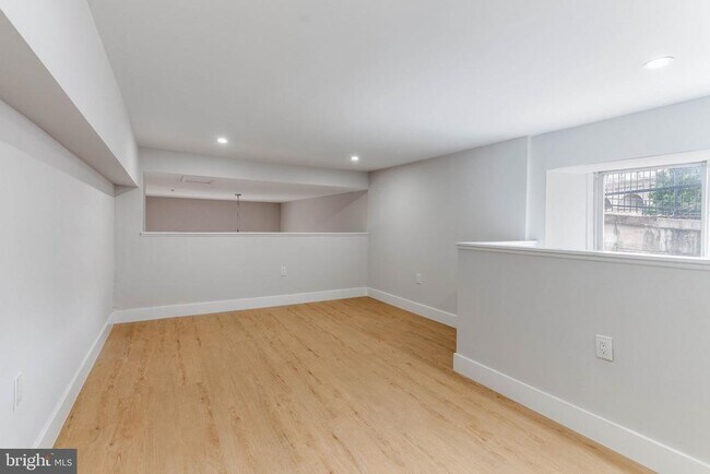 Foto del edificio - 4522 Baker St