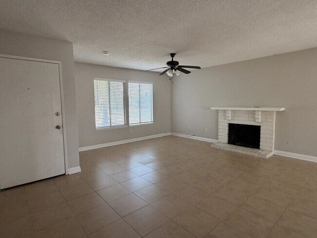 Foto del edificio - 14243 Perham Ct