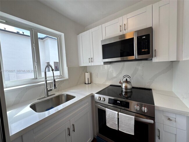 Foto del edificio - 2918 Bird Ave