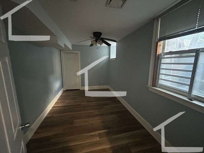 Foto del edificio - Excellently priced, lovely 6-bedroom, 2-bathroom apartment in Mission Hill available for a 9/1/26...
