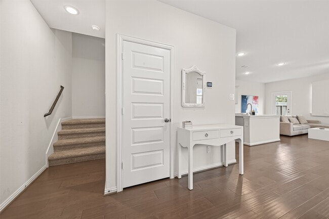 Building Photo - 27926 Western Crk Ct