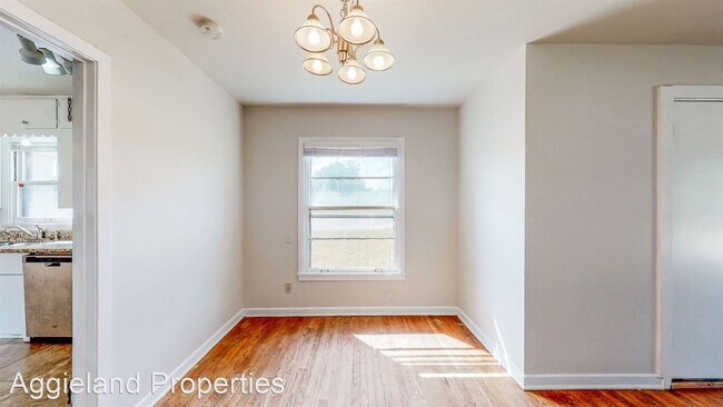 Building Photo - 3 br, 1.5 bath House - 200 George Bush Dri...