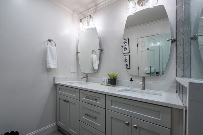 Building Photo - 29 Jennifer Ln