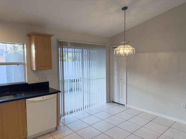 Building Photo - 701 E palm St