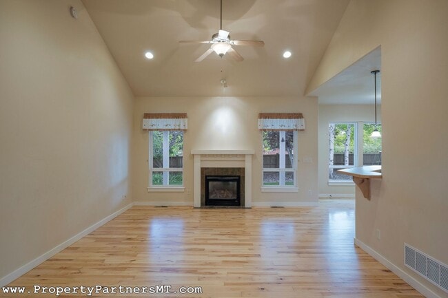 Building Photo - 4 Bed 2 Bath Home in Beautiful Alder Creek...