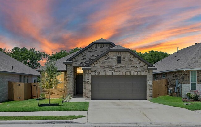 Building Photo - 1000 Paddock Ln