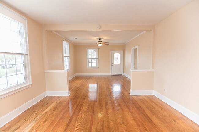 Building Photo - Beautiful 3-bedroom family rental home in ...