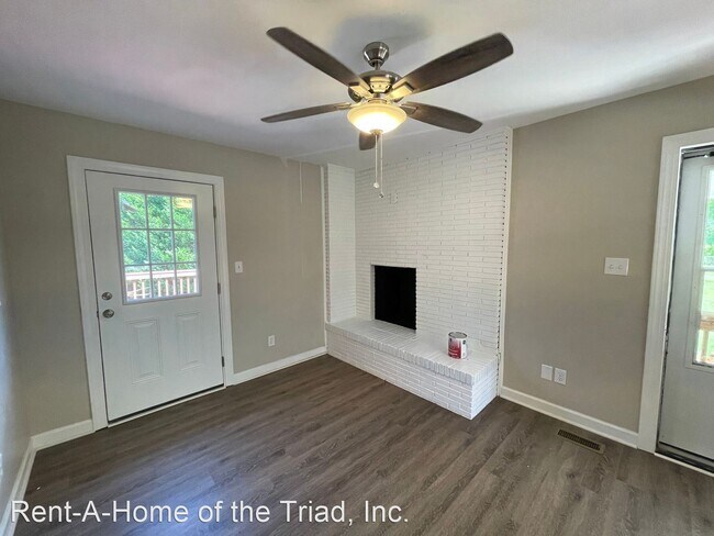 Foto del edificio - 3 br, 2 bath House - 204 Brushwood Road