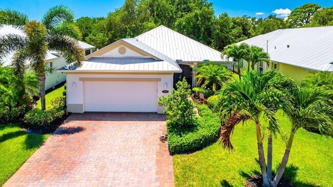 Building Photo - 443 11th Square SW