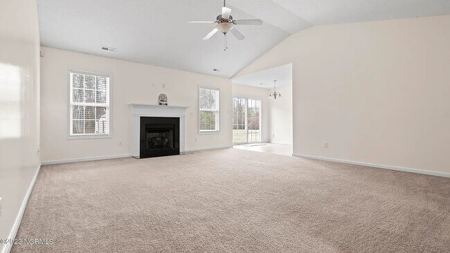 Building Photo - Charming 3 Bedroom, 2 Bath Home - 131 Harm...