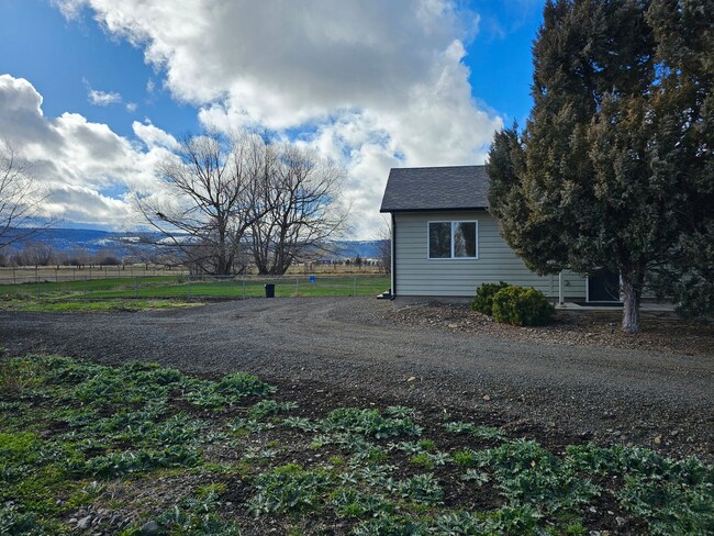 Building Photo - 10203A White Birch Lane, Island City, Oreg...