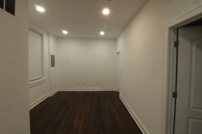 Foto del edificio - 1362 N Bosworth Ave