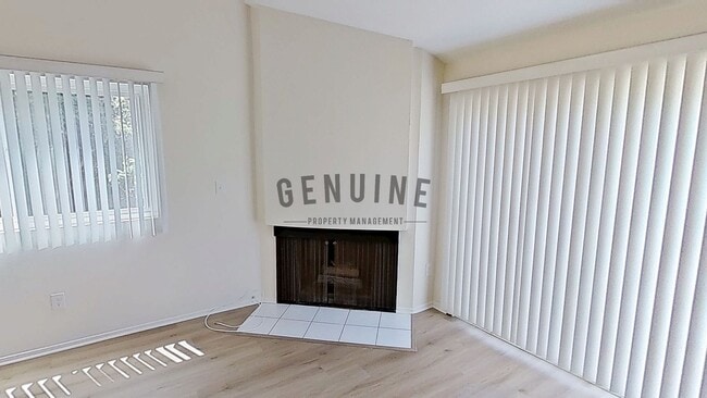 Foto del edificio - Upstairs Spacious 1Bd Condo w/attached Garage