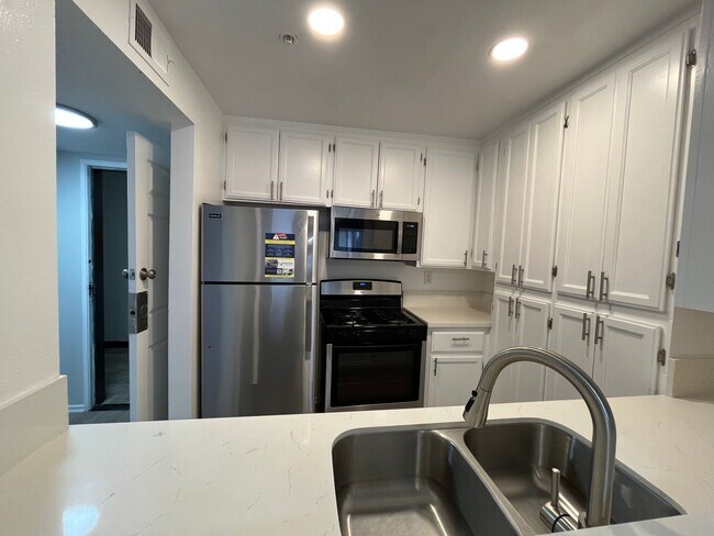 Interior Photo - 315 South Virgil Ave