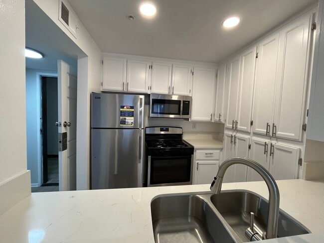 Interior Photo - 315 South Virgil Ave