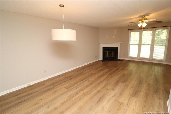Foto del edificio - 118 Planetree Ln