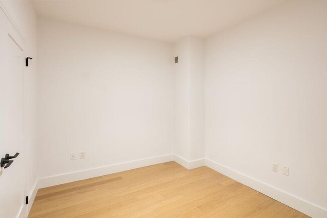 Building Photo - 2 bedroom in NEW YORK NY 10005