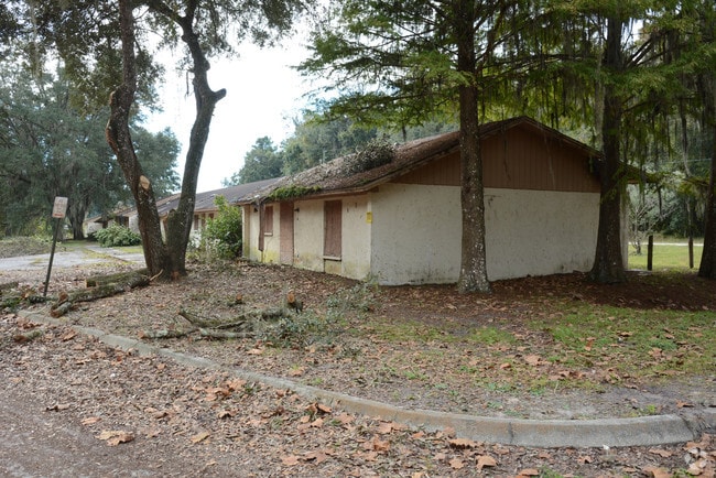 Building Photo - Sunny Creek