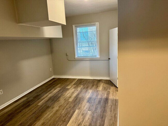 Foto del edificio - 1423 N Kinser Pike