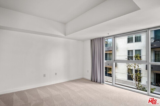 Building Photo - 13700 Marina Pointe Dr