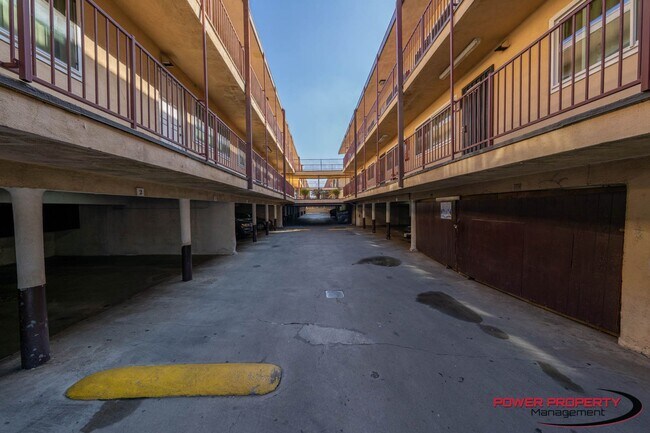 Foto del edificio - 10112 Felton Ave