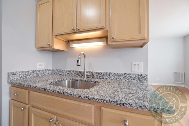 Foto del edificio - 7541 N Winchester Ave