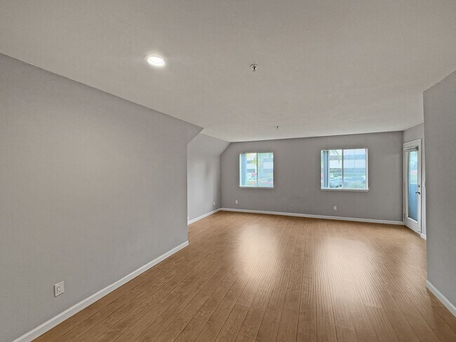 Foto del edificio - Great 2B/2BA Condo in UTC!
