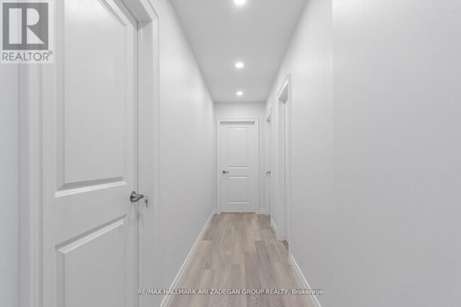 Building Photo - 177 The Queensway S