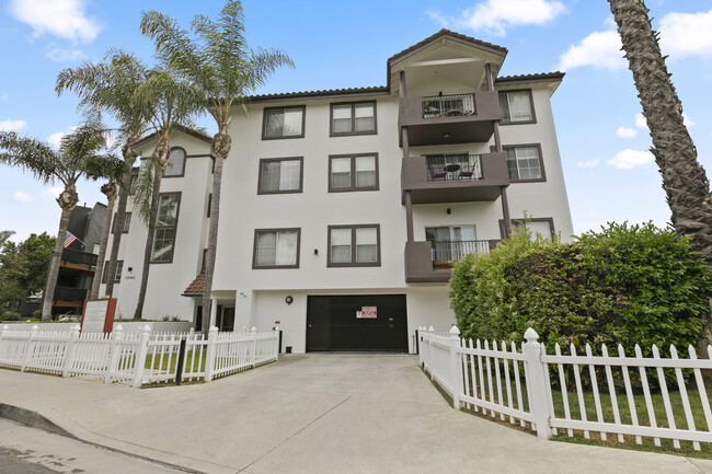 Building Photo - 12946 Valleyheart Dr