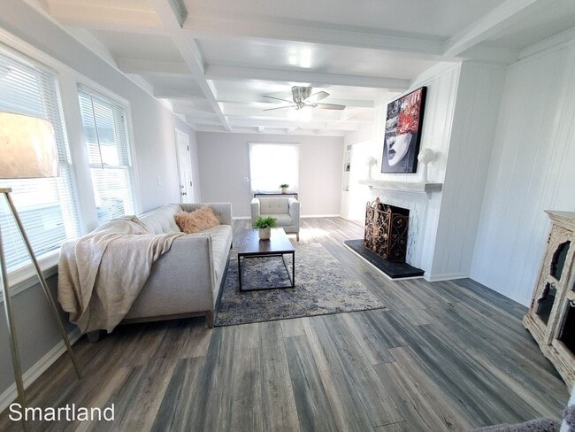 Building Photo - 3 br, 1.5 bath House - 80 E. 221st Street