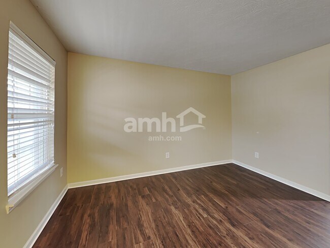 Building Photo - 4717 Birmingham Dr