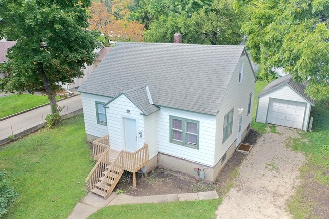 Building Photo - 707 7th St NW