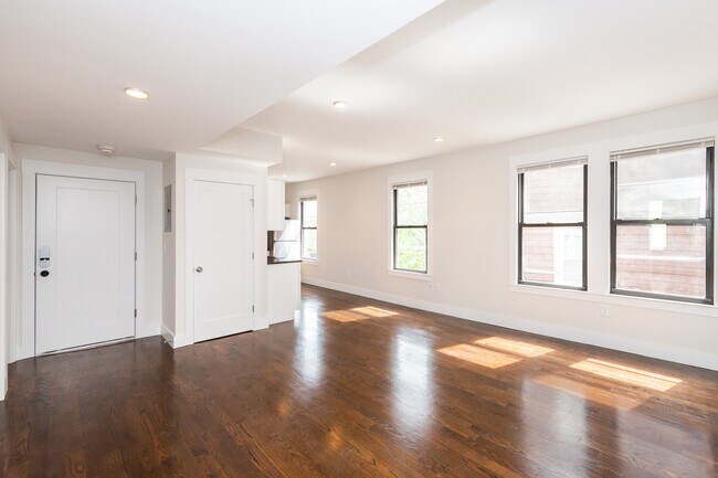 Building Photo - 22 Clary St