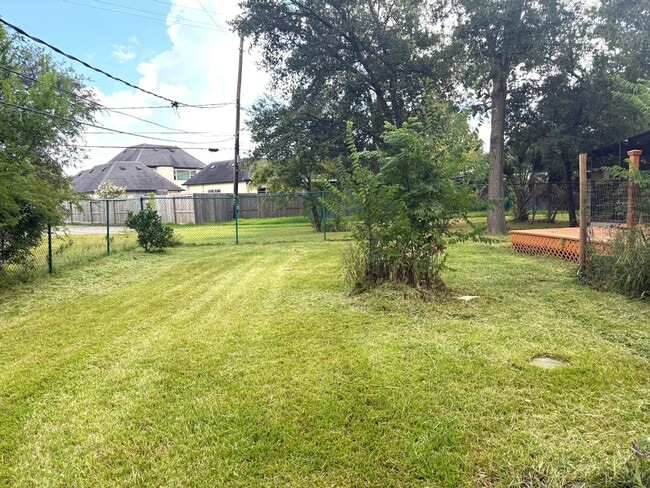 Foto del edificio - 128 Shadylawn St