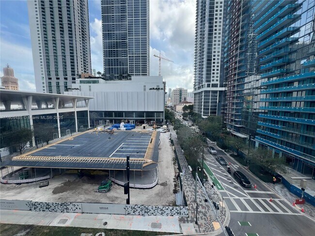 Foto del edificio - 851 NE 1st Ave