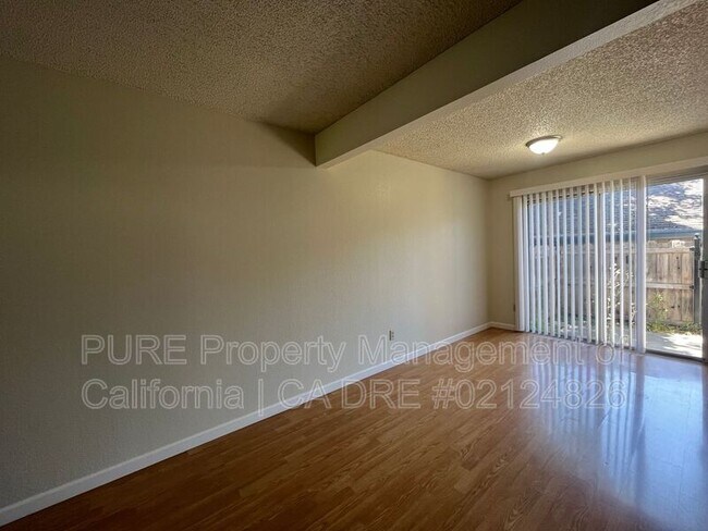 Building Photo - 349 Wall Pl
