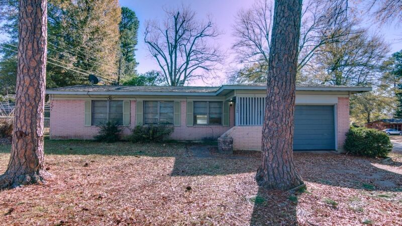 Primary Photo - 132 Park Cir