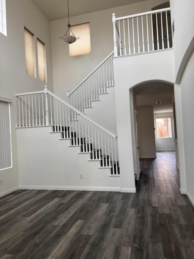 Building Photo - 3406 Club Rancho Dr