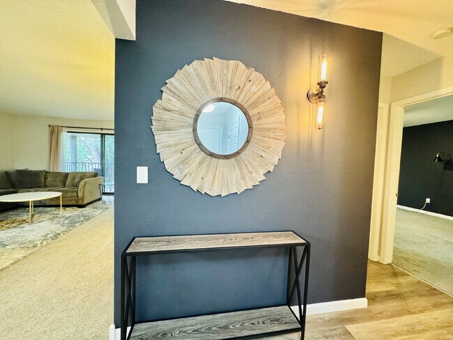 Foto del edificio - Furnished Chic & Spacious 2BR/2BA Condo Oasis in St. Louis Park – 1,160 Sq Ft of Modern Living!