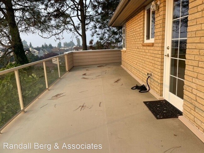 Foto del edificio - 3 br, 2.5 bath House - 3303 59th Avenue SW