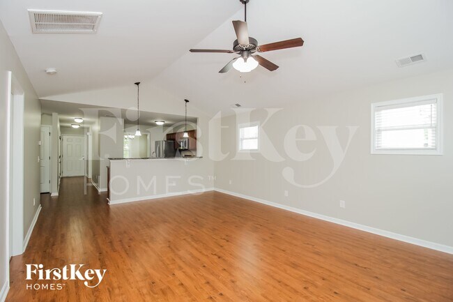Building Photo - 20 Oakbrook Dr