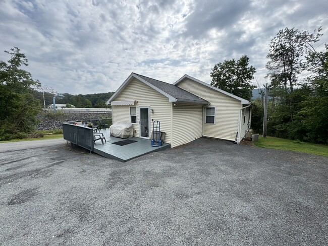 Building Photo - 355-357 Edella Rd