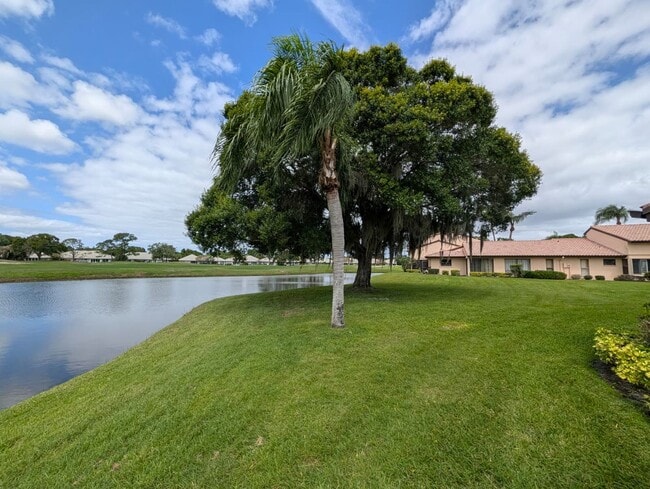 Foto del edificio - Beautifully Renovated 2BR/2BA Home in Martin Downs Golf Community –  annual rental